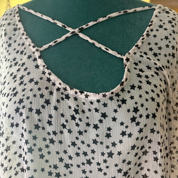 Sheer flowy star top NWT - Picture 4 of 7